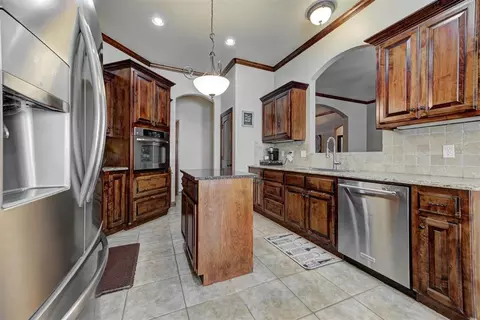 Kitchen - 1336 Brice Dr, Moore, OK 73160 photo 3 of 5