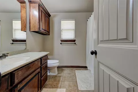 Bath - 1336 Brice Dr, Moore, OK 73160 photo 3 of 3