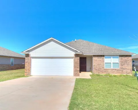 1005 S Colt Ln, Mustang, OK 73064