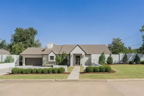 6400 Briarwood Ln, Nichols Hills, OK 73116