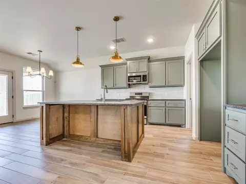 8313 NW 162nd St, Edmond, OK 73013