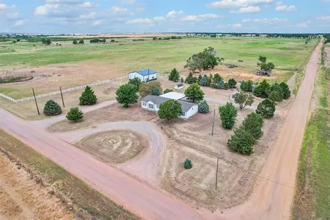 32042 N County Road 1960 Rd, Willow, OK 73673