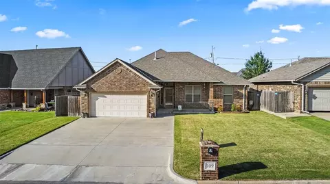 109 SW 9th St, Moore, OK 73160
