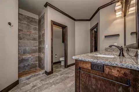 Bath - 3205 Sycamore Dr, Moore, OK 73160 photo 4 of 6