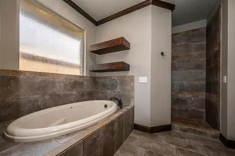 Bath - 3205 Sycamore Dr, Moore, OK 73160 photo 5 of 6