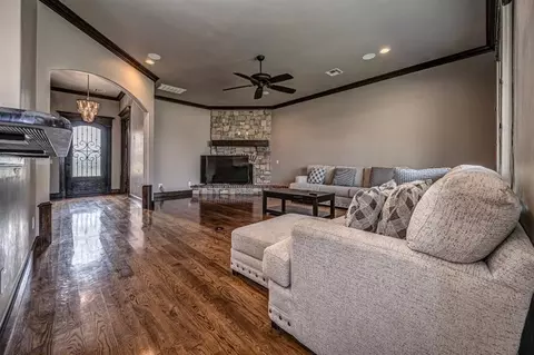 Living - 3205 Sycamore Dr, Moore, OK 73160 photo 2 of 3