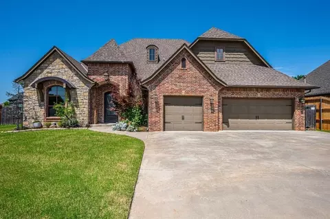 3205 Sycamore Dr, Moore, OK 73160