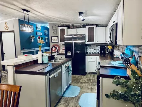 Kitchen - 3650 E Copper Dr, Guthrie, OK 73044 photo 5 of 8