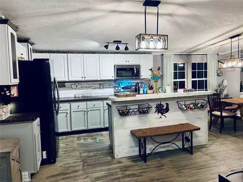 Kitchen - 3650 E Copper Dr, Guthrie, OK 73044 photo 7 of 8