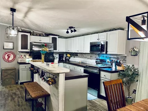 Kitchen - 3650 E Copper Dr, Guthrie, OK 73044 photo 8 of 8
