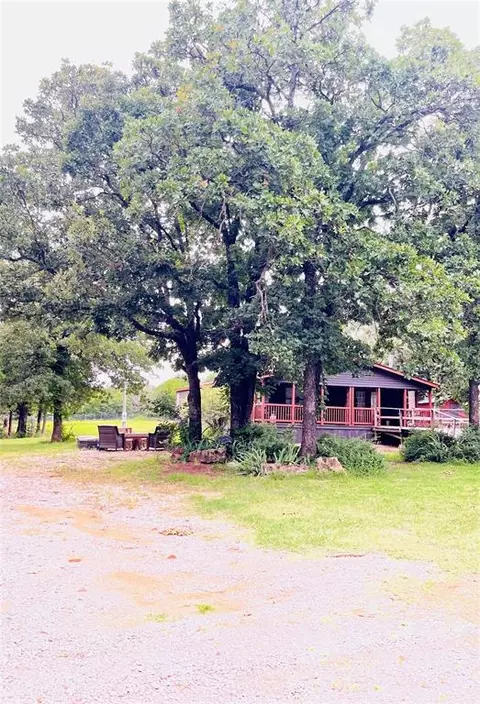 Exterior - 3650 E Copper Dr, Guthrie, OK 73044 photo 8 of 9