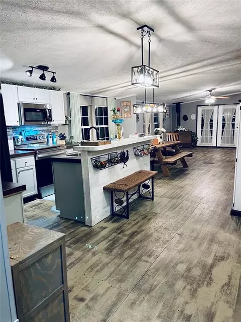 Kitchen - 3650 E Copper Dr, Guthrie, OK 73044 photo 6 of 8