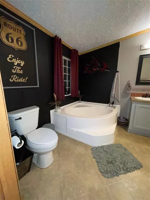 Bath - 3650 E Copper Dr, Guthrie, OK 73044 photo 6 of 6