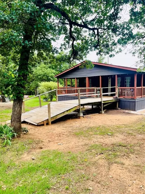 Exterior - 3650 E Copper Dr, Guthrie, OK 73044 photo 2 of 9