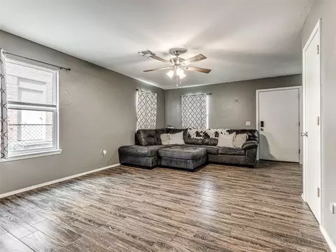Living - 919 E 2nd St, Cushing, OK 74023 photo 3 of 5