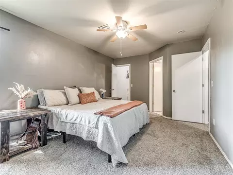 Bedroom - 919 E 2nd St, Cushing, OK 74023 photo 6 of 7
