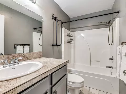 Bath - 919 E 2nd St, Cushing, OK 74023 photo 1 of 3