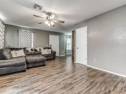 Living - 919 E 2nd St, Cushing, OK 74023 photo 5 of 5