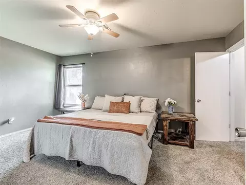 Bedroom - 919 E 2nd St, Cushing, OK 74023 photo 5 of 7