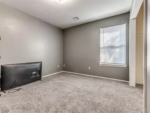 Bedroom - 919 E 2nd St, Cushing, OK 74023 photo 2 of 7