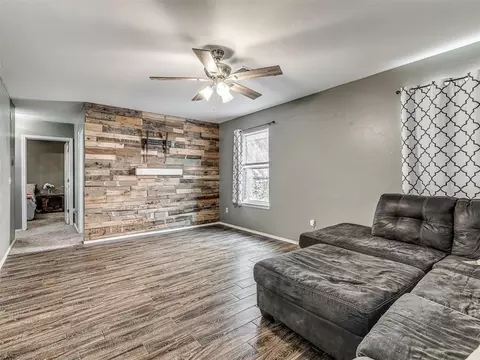 Living - 919 E 2nd St, Cushing, OK 74023 photo 2 of 5