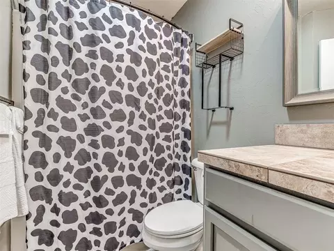 Bath - 919 E 2nd St, Cushing, OK 74023 photo 3 of 3