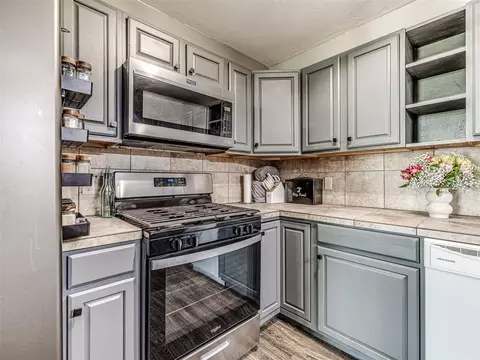 Kitchen - 919 E 2nd St, Cushing, OK 74023 photo 3 of 4