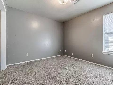 Bedroom - 919 E 2nd St, Cushing, OK 74023 photo 4 of 7