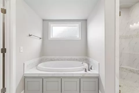 Bath - 18140 Fields Dr, Edmond, OK 73012 photo 4 of 8