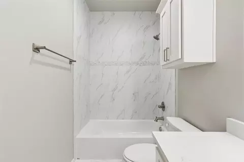 Bath - 18140 Fields Dr, Edmond, OK 73012 photo 6 of 8