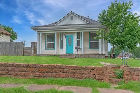 502 S 7th St, Chickasha, OK 73018
