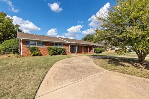 Exterior - 1109 N Ranch Rd, Altus, OK 73521 photo 2 of 9