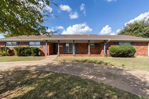 Exterior - 1109 N Ranch Rd, Altus, OK 73521 photo 3 of 9