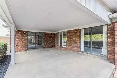 Exterior - 1109 N Ranch Rd, Altus, OK 73521 photo 5 of 9