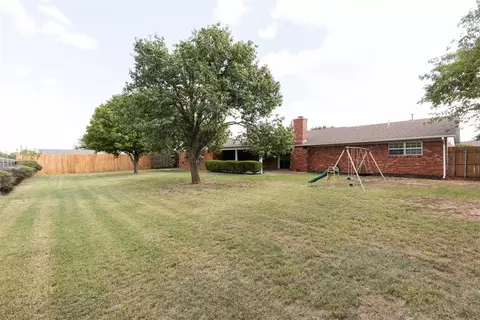 Exterior - 1109 N Ranch Rd, Altus, OK 73521 photo 6 of 9