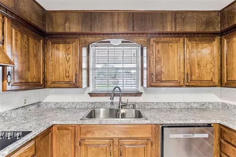 Kitchen - 1109 N Ranch Rd, Altus, OK 73521 photo 2 of 5