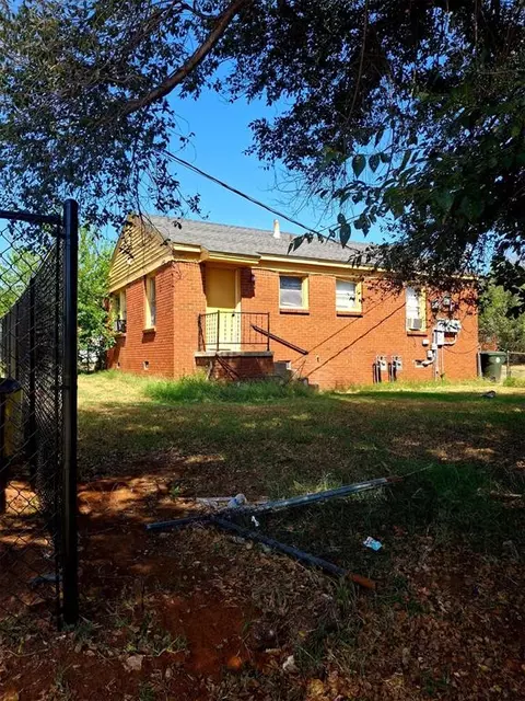 556 Babb Dr, Midwest City, OK 73110