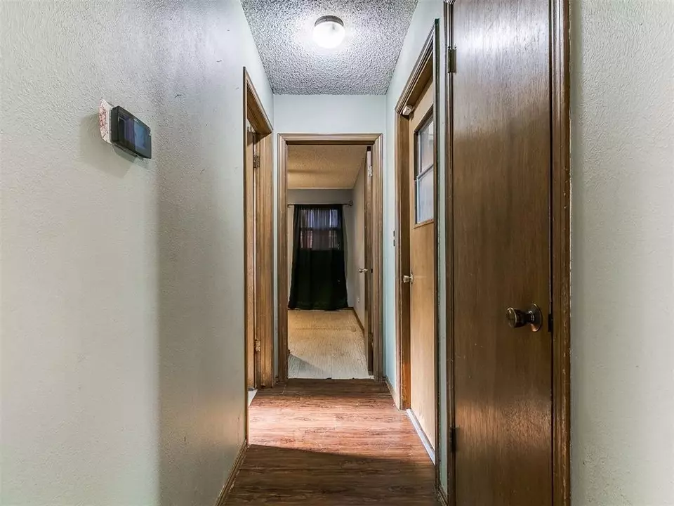 Entry Way - 1004 W Idylwild Dr, Oklahoma City, OK 73110 photo 6 of 7