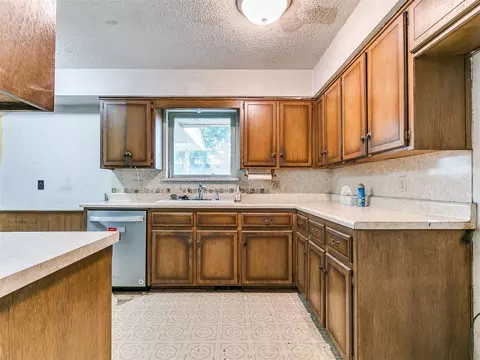 Kitchen - 1004 W Idylwild Dr, Oklahoma City, OK 73110 photo 1 of 5