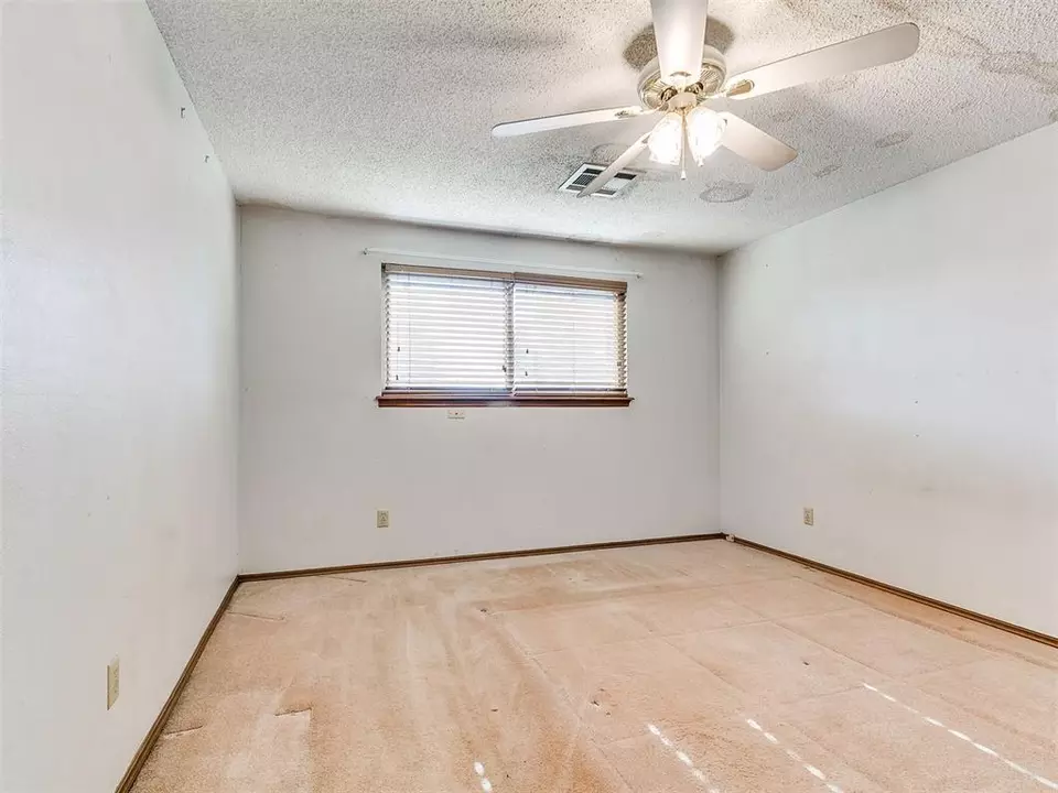 Bedroom - 1004 W Idylwild Dr, Oklahoma City, OK 73110 photo 6 of 11
