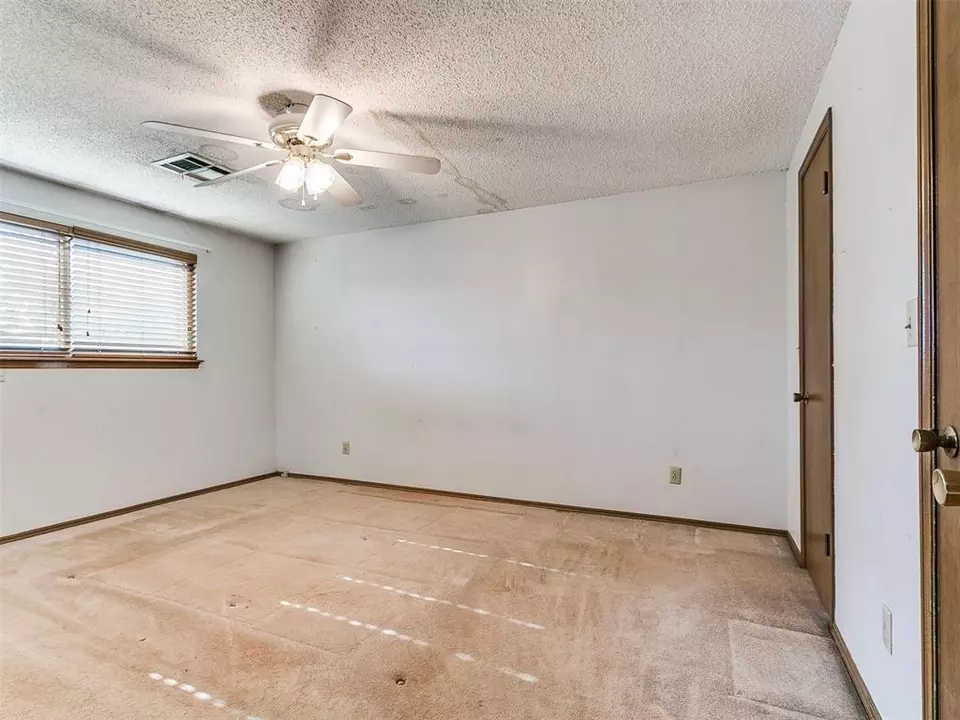 Bedroom - 1004 W Idylwild Dr, Oklahoma City, OK 73110 photo 5 of 11