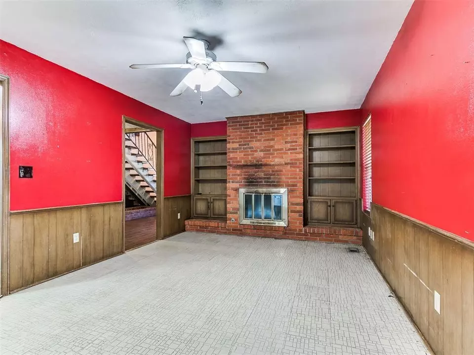 Living - 1004 W Idylwild Dr, Oklahoma City, OK 73110 photo 2 of 10