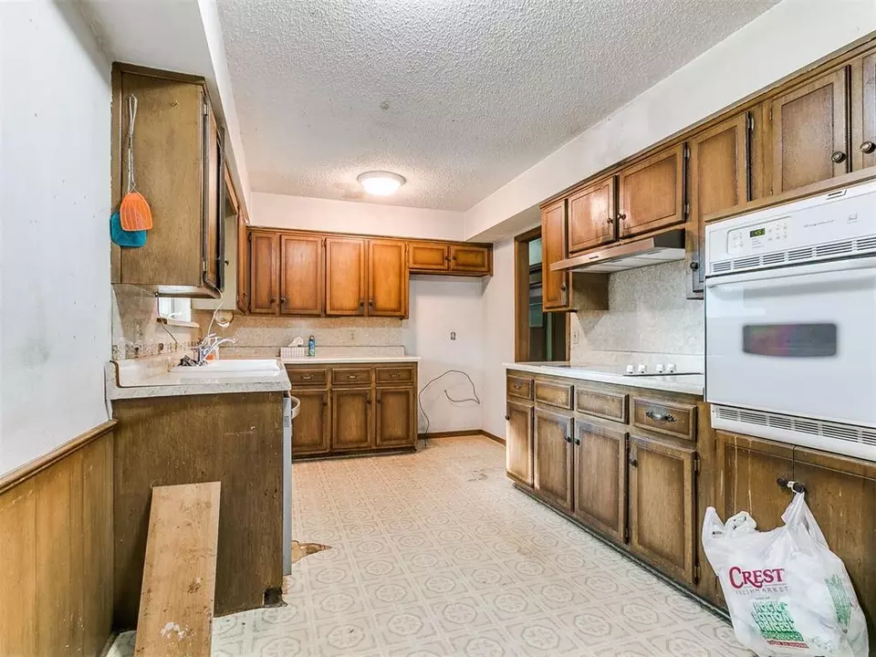 Kitchen - 1004 W Idylwild Dr, Oklahoma City, OK 73110 photo 5 of 5