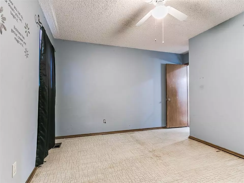 Bedroom - 1004 W Idylwild Dr, Oklahoma City, OK 73110 photo 10 of 11