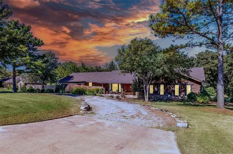 204 Cristina Dr, Guthrie, OK 73044