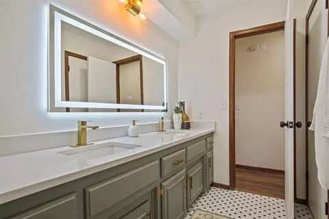Bath - 415 Stonegate Dr, Guthrie, OK 73044 photo 7 of 7