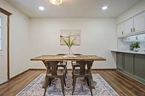 Dining - 415 Stonegate Dr, Guthrie, OK 73044 photo 2 of 3