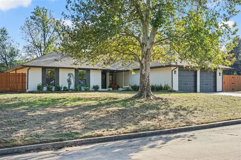 Exterior - 415 Stonegate Dr, Guthrie, OK 73044 photo 9 of 10