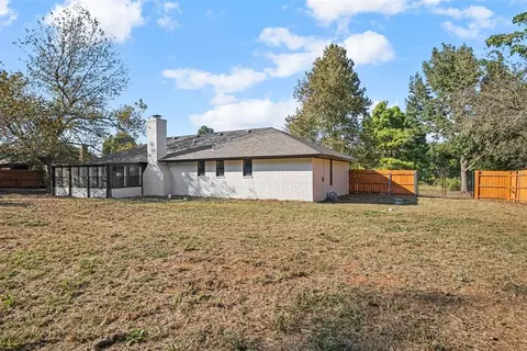 Exterior - 415 Stonegate Dr, Guthrie, OK 73044 photo 7 of 10