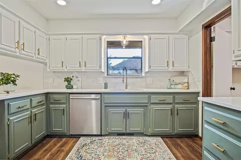 Kitchen - 415 Stonegate Dr, Guthrie, OK 73044 photo 2 of 6